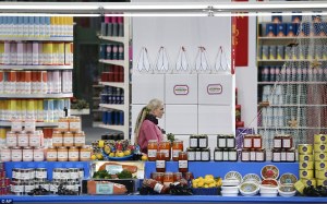 article-2572888-1C073E9900000578-498_964x602